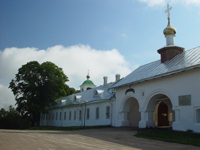 Вход в Снятогорский монастырь